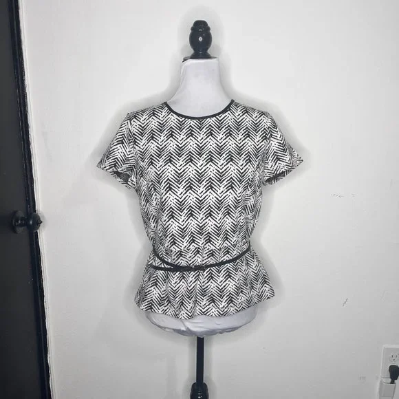 Liz Cliaborne Career Zebra Like Pattern Short Sleeve Top Size M - Picture 2 of 8